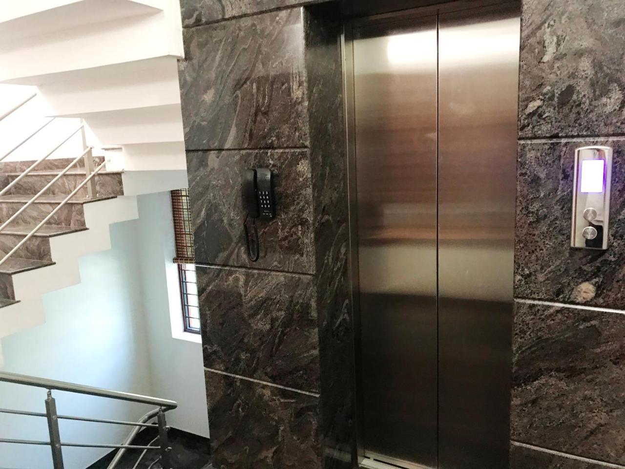 Beersheba Three Bed Room A/C Apartments Thiruvananthapuram Eksteriør bilde